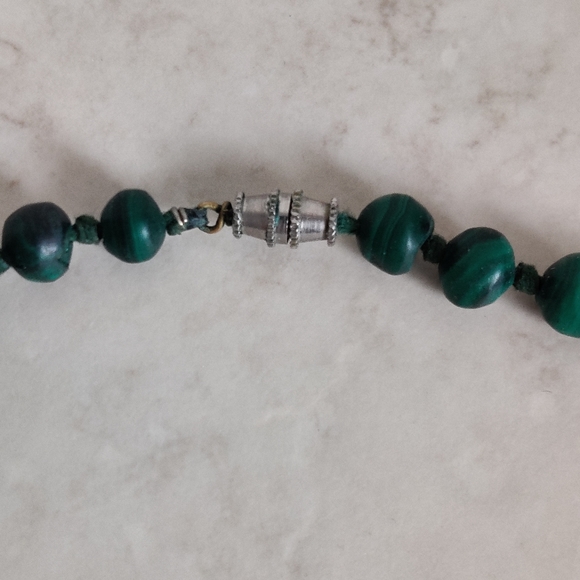 Vintage hand carved genuine graduated striped malachite beads necklace - Picture 9 of 16